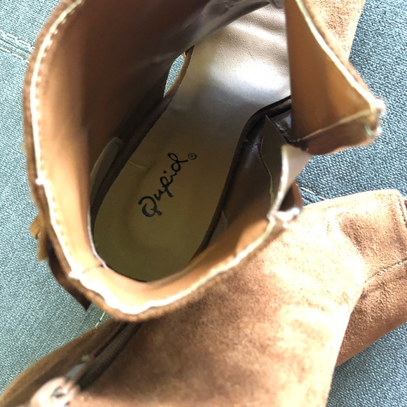 QUPID Rich brown suede-like fringe bootie - Picture 3 of 4